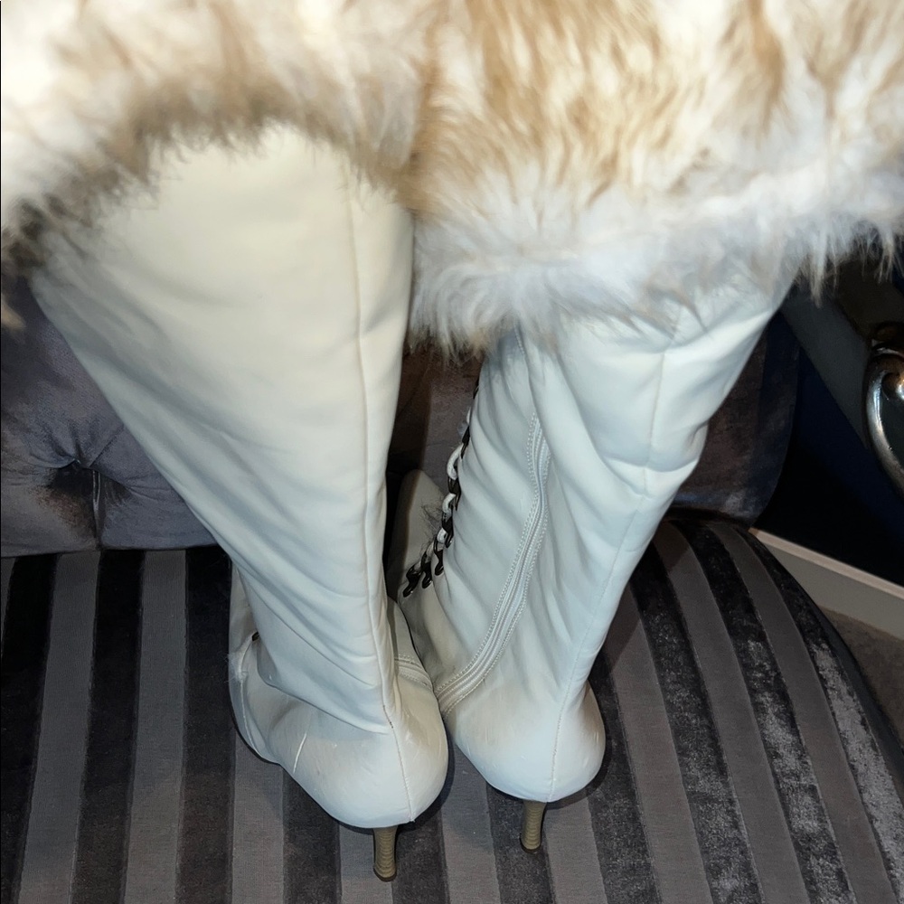 ❄️ LUXE IVORY FAUX FUR LACE-UP COUTURE BOOTS ❄️ - Picture 5 of 9